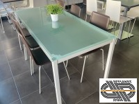 4 tables 100 x 180 cm  plateau verre fumé blanc | plus de 30 places assises