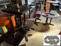 Lot 16 guéridons carrés & tables rondes pour accueil 30 personnes => mobilier bois verni & laiton